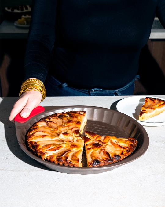 Moule à tarte en métal avec prise en main facile - asimetriA - Image 4