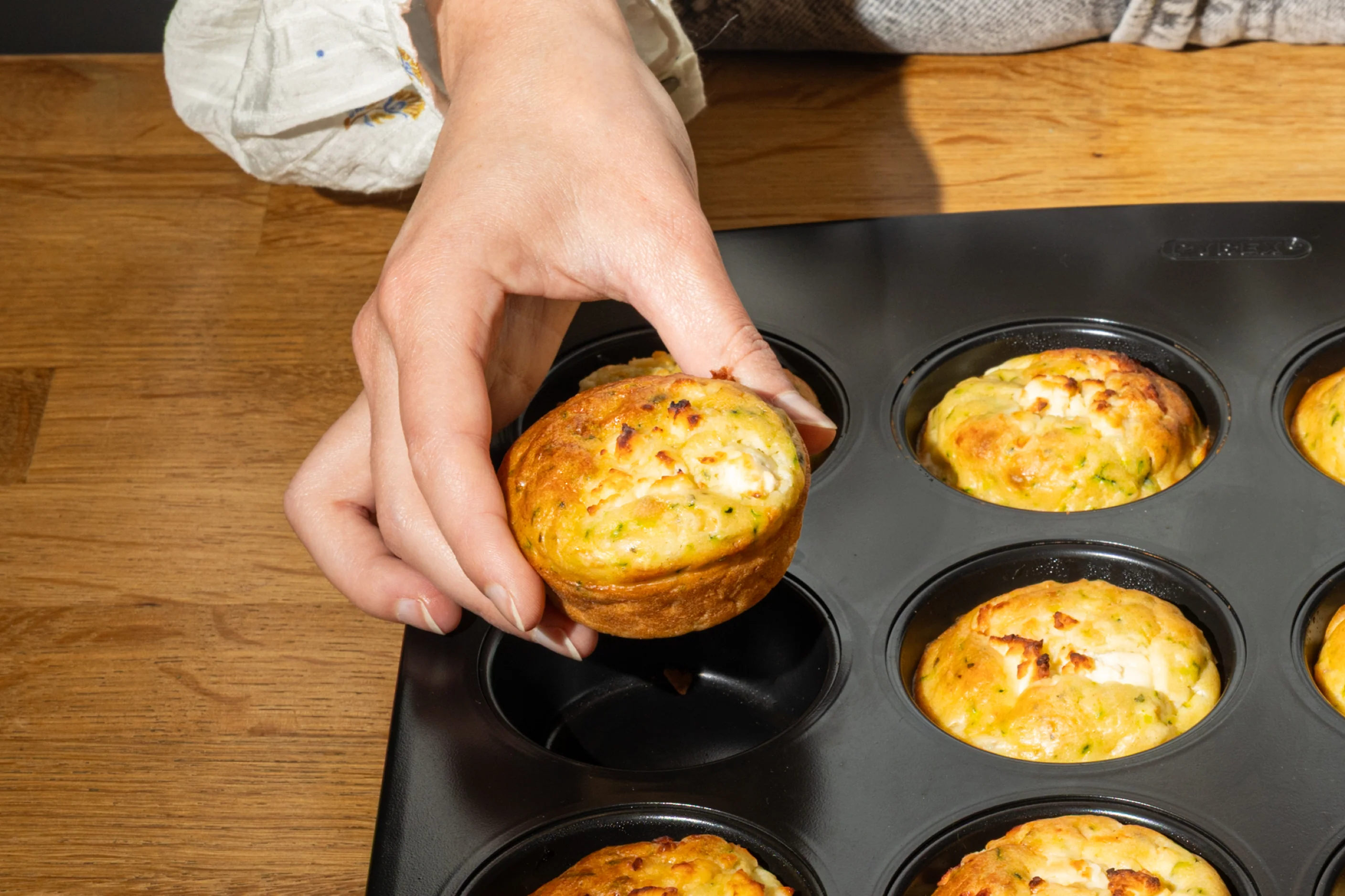 Moule à muffins en métal avec prise en main facile - GLIDE - Image 7