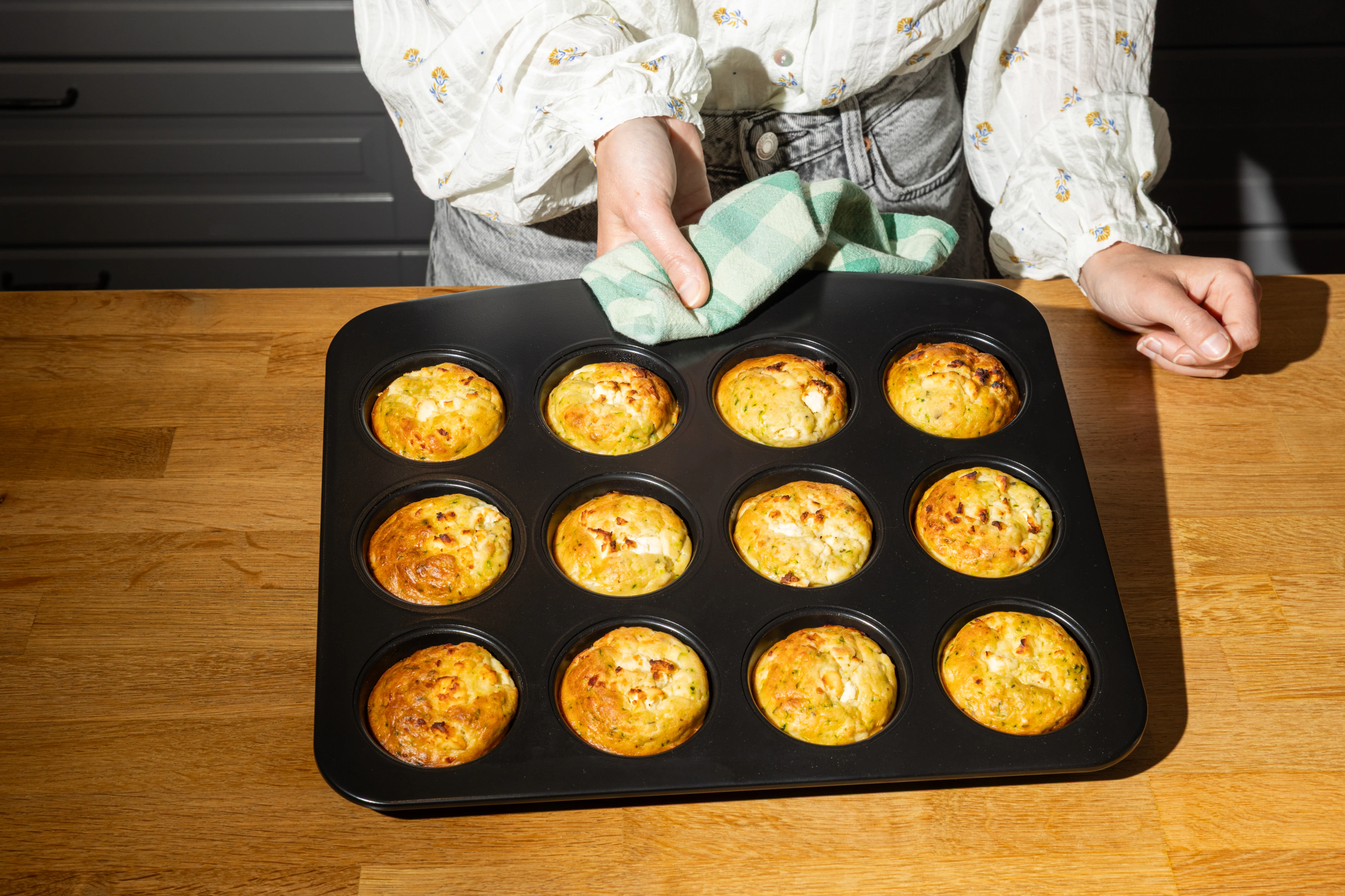 Moule à muffins en métal avec prise en main facile - GLIDE - Image 8